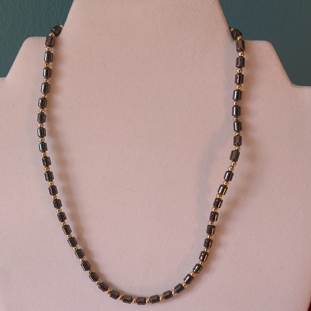 ♦️ B2G1FREE♦️ Metallic shiny beaded necklace